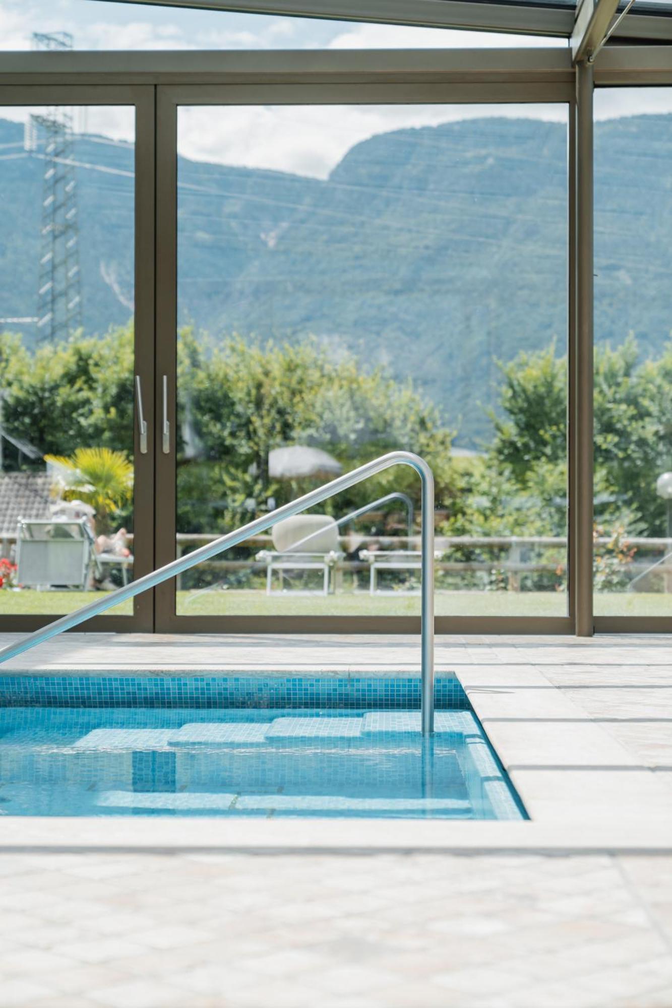 Hotel Girlanerhof Appiano Sulla Strada Del Vino Kültér fotó