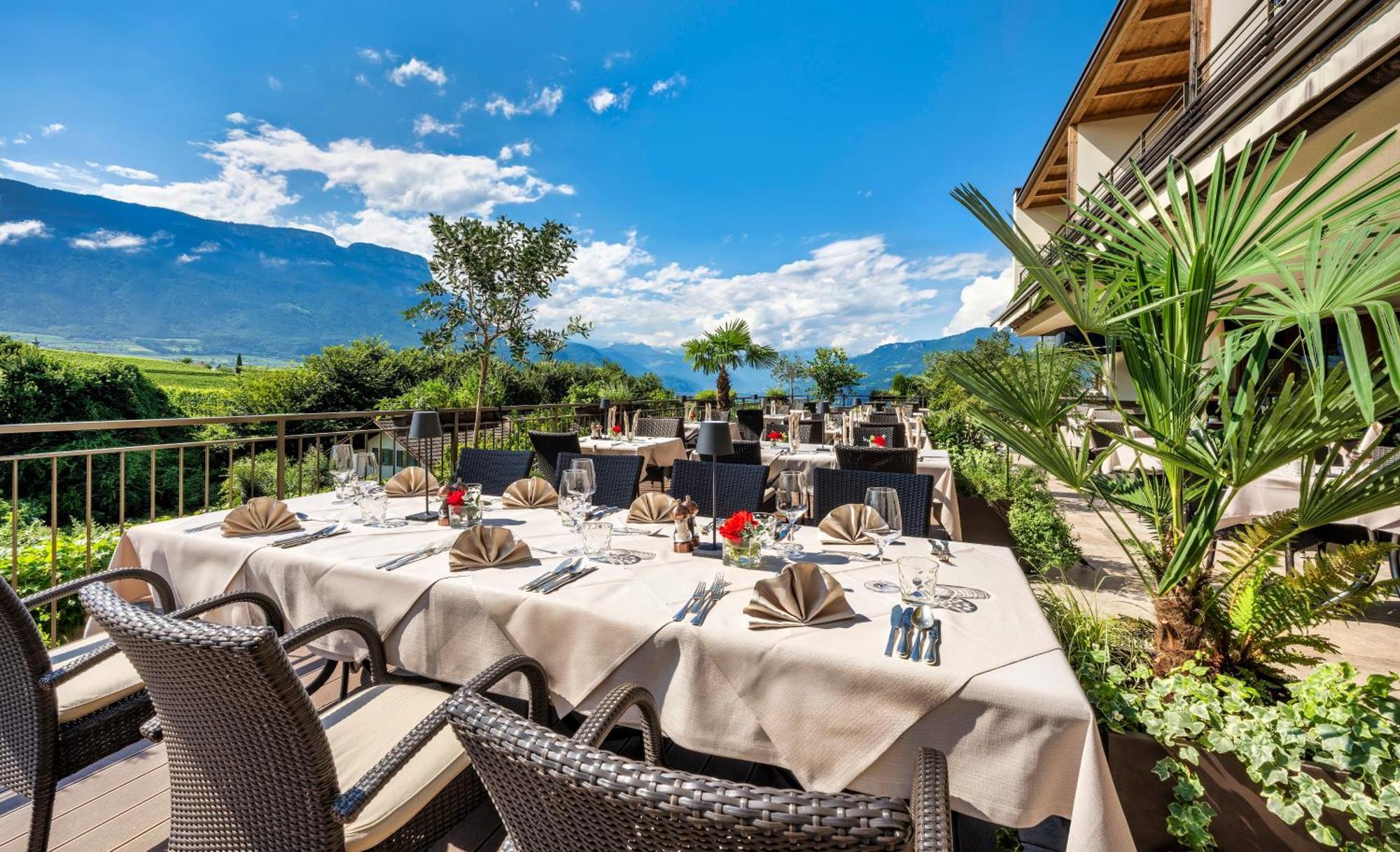 Hotel Girlanerhof Appiano Sulla Strada Del Vino Kültér fotó