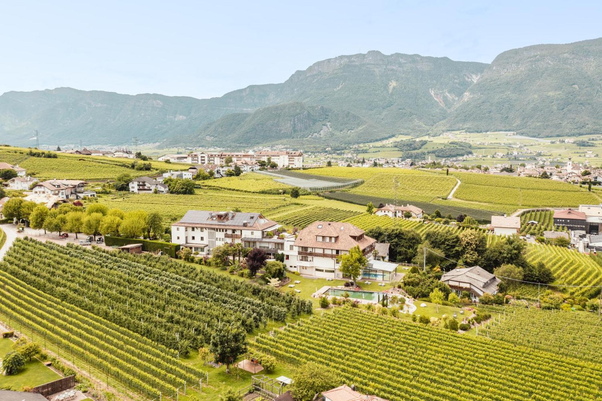 Hotel Girlanerhof Appiano Sulla Strada Del Vino Kültér fotó